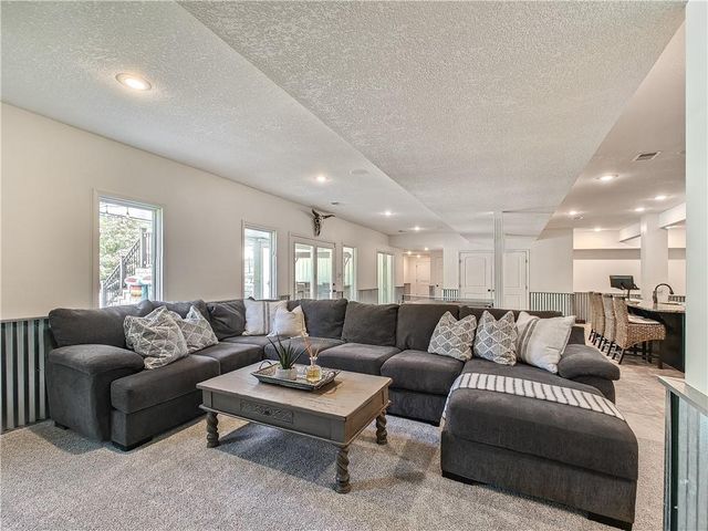 31600 W 115TH Street, Olathe, KS 66061