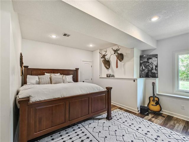 31600 W 115TH Street, Olathe, KS 66061