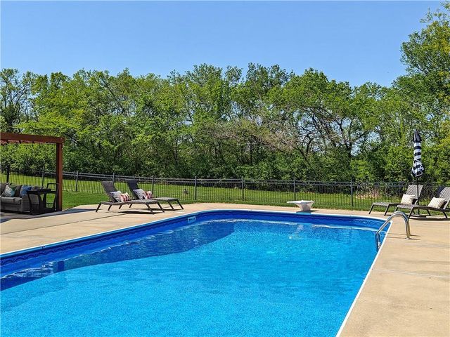 31600 W 115TH Street, Olathe, KS 66061