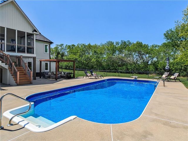 31600 W 115TH Street, Olathe, KS 66061