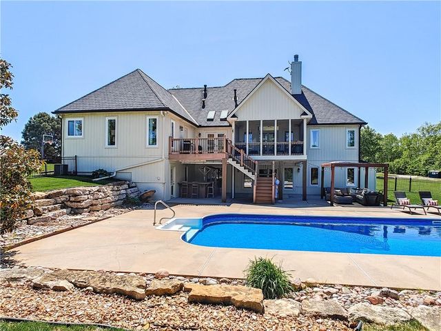 31600 W 115TH Street, Olathe, KS 66061