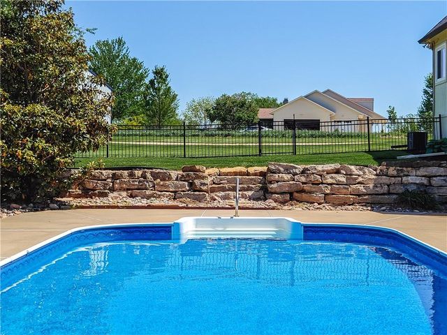 31600 W 115TH Street, Olathe, KS 66061