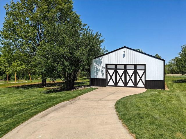 31600 W 115TH Street, Olathe, KS 66061