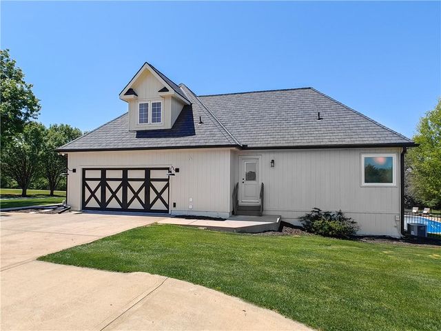31600 W 115TH Street, Olathe, KS 66061