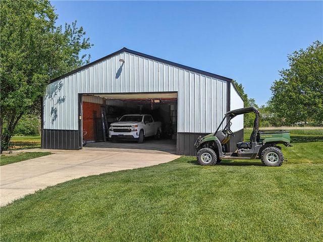 31600 W 115TH Street, Olathe, KS 66061