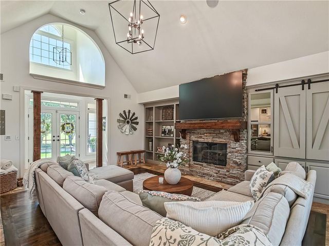 31600 W 115TH Street, Olathe, KS 66061