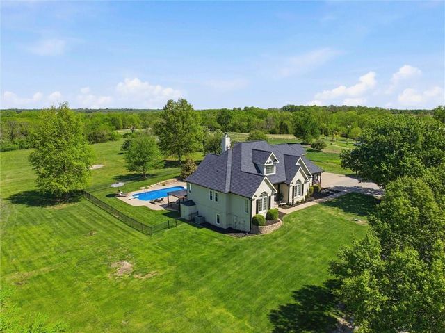 31600 W 115TH Street, Olathe, KS 66061