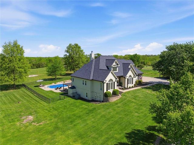 31600 W 115TH Street, Olathe, KS 66061