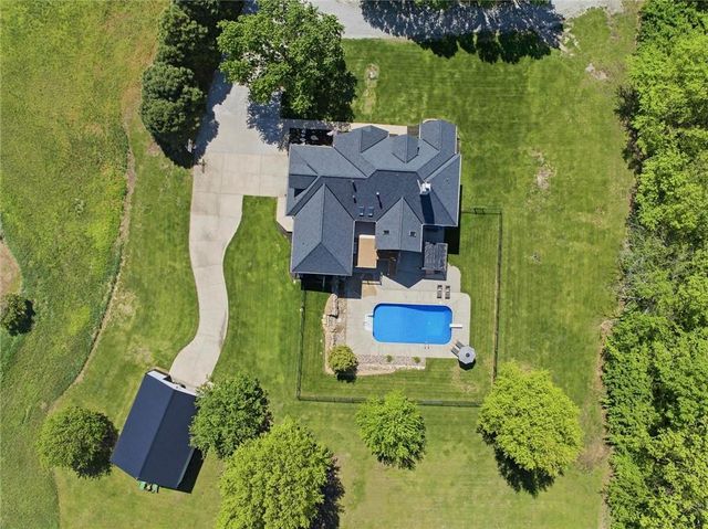 31600 W 115TH Street, Olathe, KS 66061