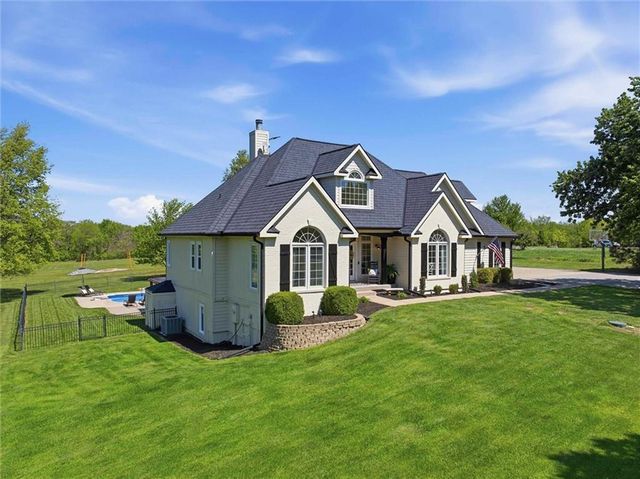 31600 W 115TH Street, Olathe, KS 66061