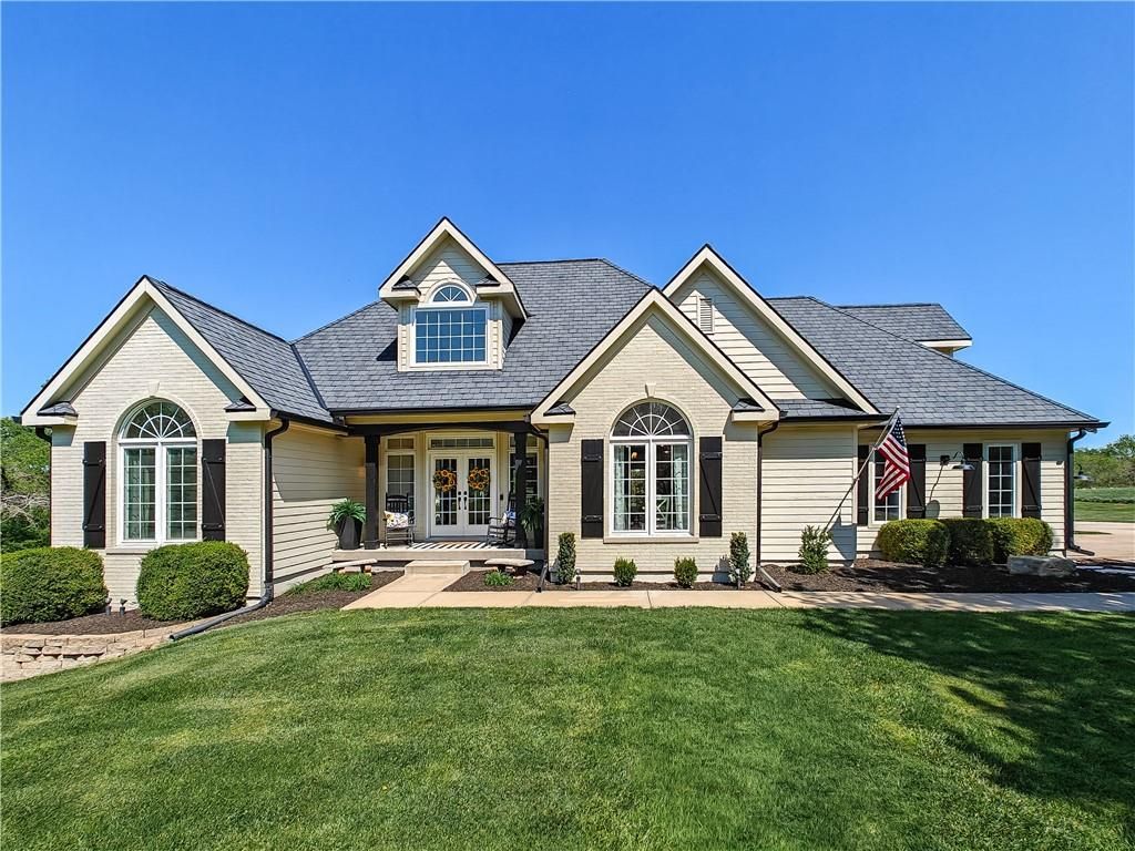 31600 W 115TH Street, Olathe, KS 66061