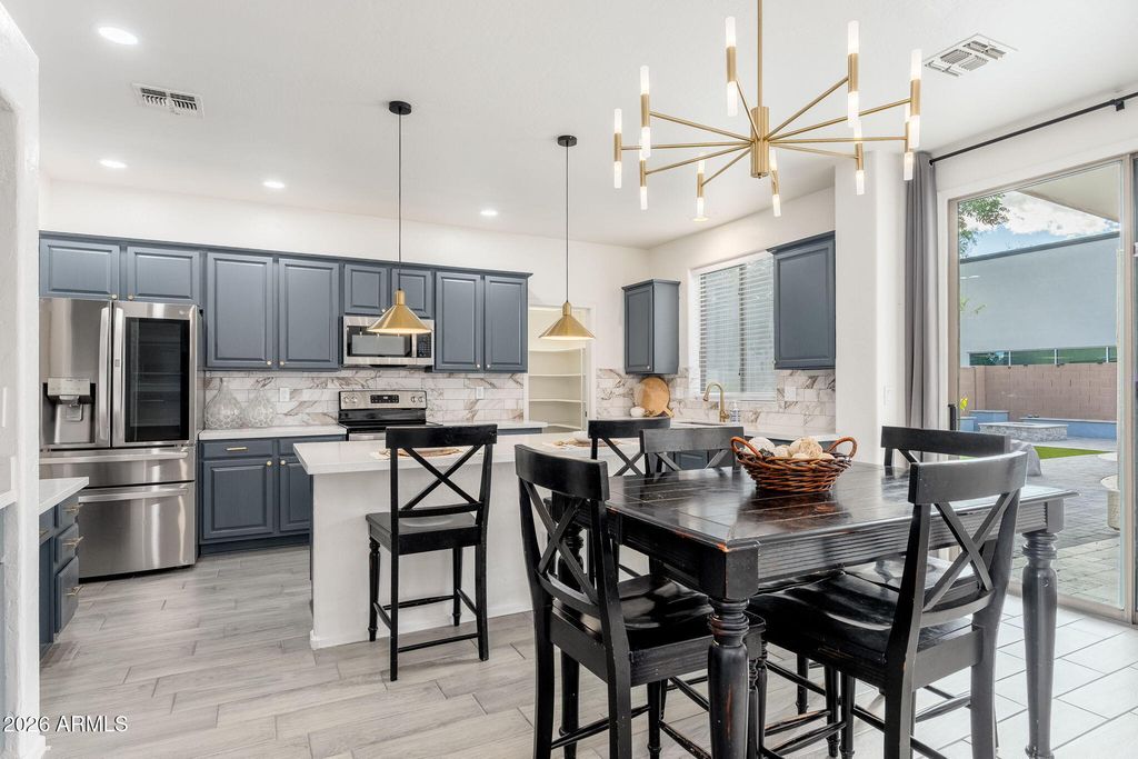 Image 12 of property listing at 20858 N 90TH Avenue, Peoria, AZ 85382