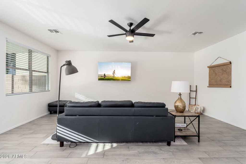 Image 8 of property listing at 20858 N 90TH Avenue, Peoria, AZ 85382