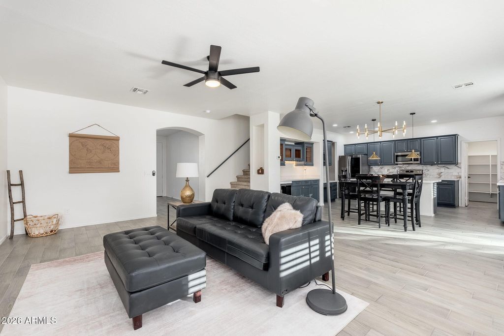 Image 9 of property listing at 20858 N 90TH Avenue, Peoria, AZ 85382