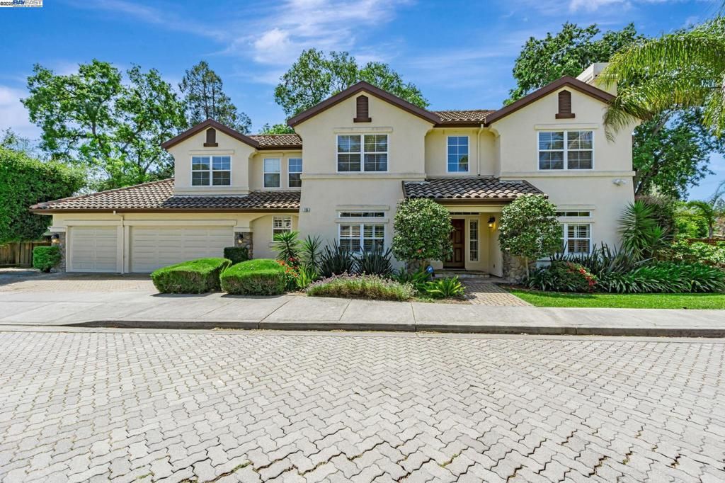 135 Cara Ct, Walnut Creek, CA 94596