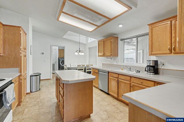 3452 Lake Vanessa Cir NW, Salem, OR 97304