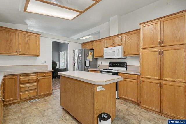 3452 Lake Vanessa Cir NW, Salem, OR 97304