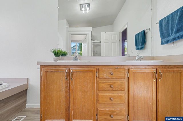 3452 Lake Vanessa Cir NW, Salem, OR 97304