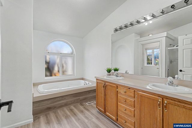 3452 Lake Vanessa Cir NW, Salem, OR 97304