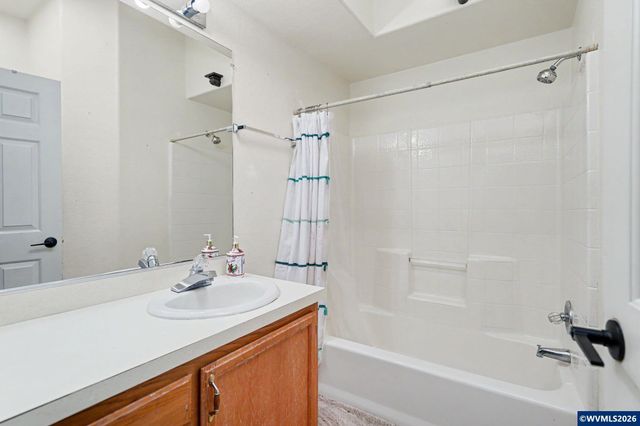 3452 Lake Vanessa Cir NW, Salem, OR 97304