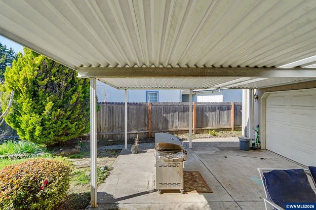 3452 Lake Vanessa Cir NW, Salem, OR 97304