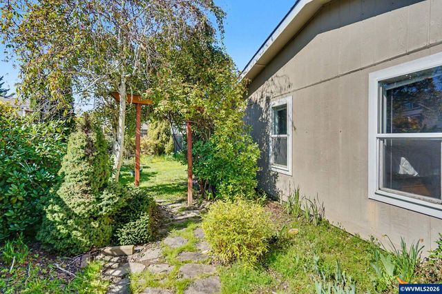 3452 Lake Vanessa Cir NW, Salem, OR 97304