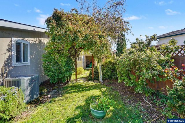 3452 Lake Vanessa Cir NW, Salem, OR 97304