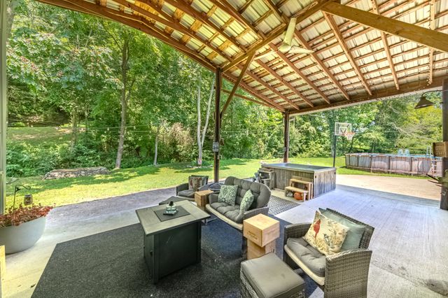 1240 Sumac Rd, Pulaski, TN 38478