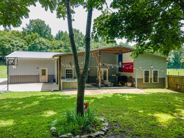 1240 Sumac Rd, Pulaski, TN 38478