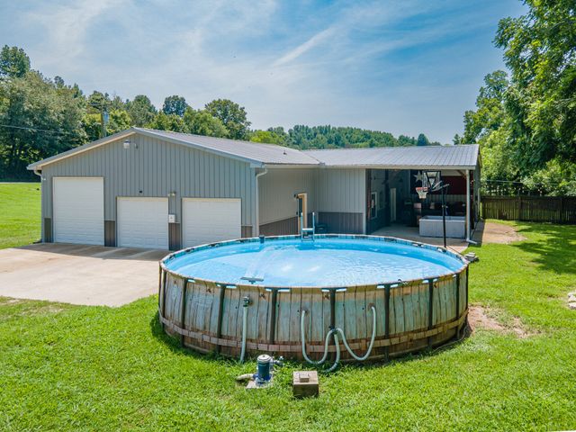 1240 Sumac Rd, Pulaski, TN 38478