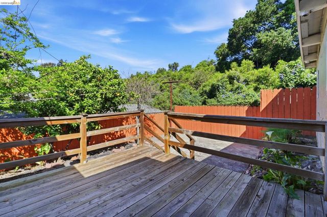 3114 Suter St, Oakland, CA 94602