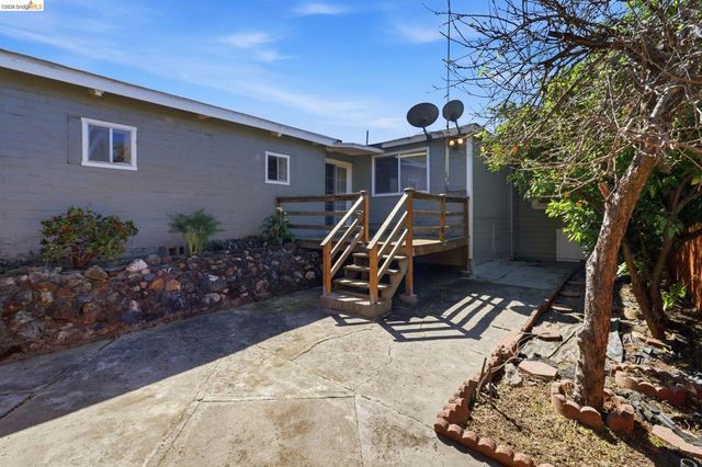 3114 Suter St, Oakland, CA 94602