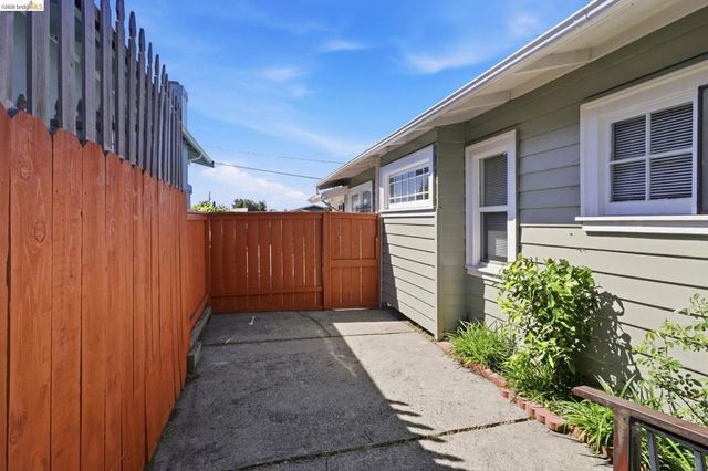 3114 Suter St, Oakland, CA 94602