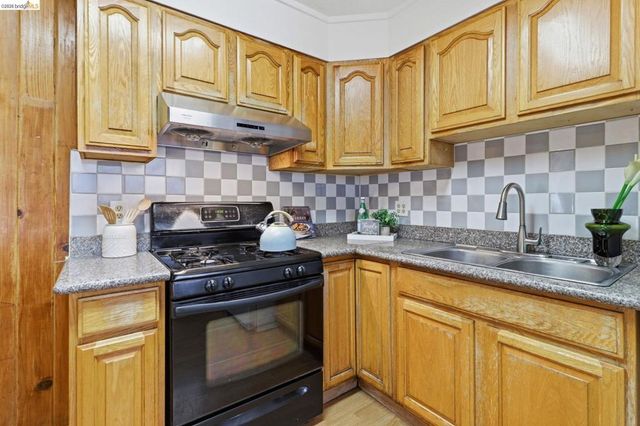 3114 Suter St, Oakland, CA 94602