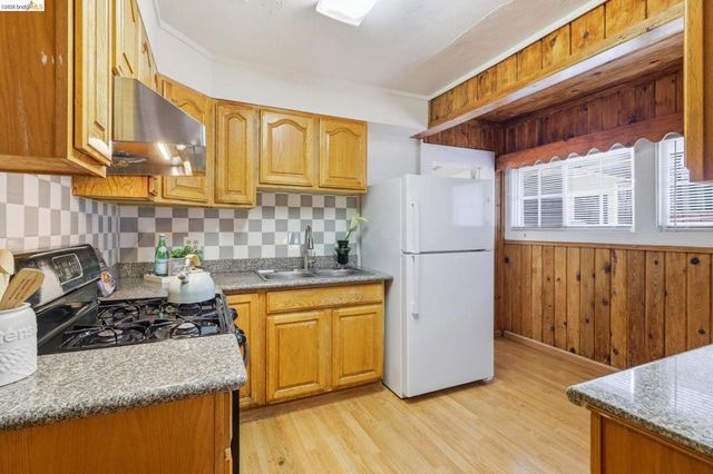 3114 Suter St, Oakland, CA 94602