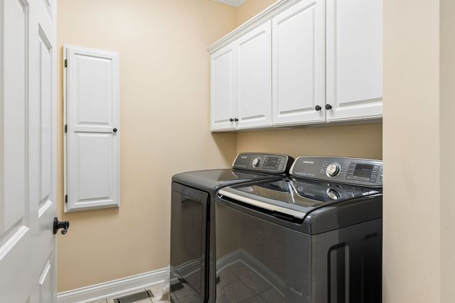 2230 Northwoods Dr, Murfreesboro, TN 37130