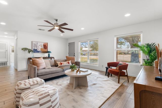 1900 Ohlen RD, Austin, TX 78757