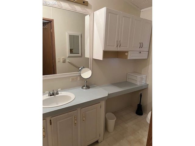 1200 E CENTRAL Ave 128, Sutherlin, OR 97479