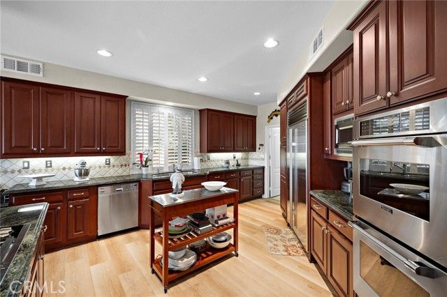 20 Edgewood, Laguna Hills, CA 92679