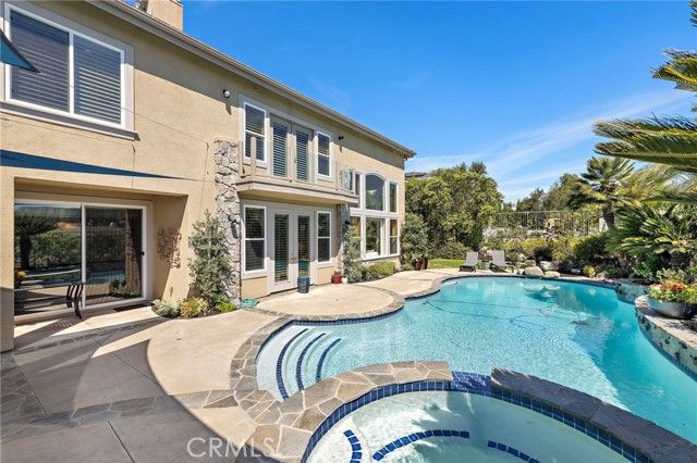 20 Edgewood, Laguna Hills, CA 92679