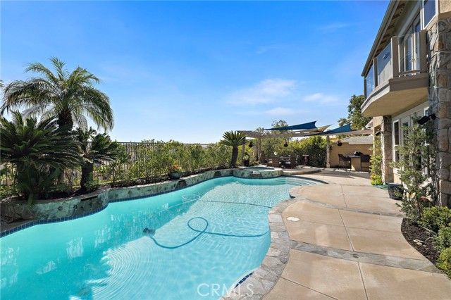 20 Edgewood, Laguna Hills, CA 92679