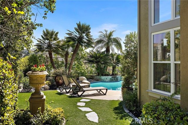 20 Edgewood, Laguna Hills, CA 92679