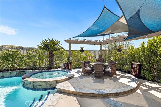 20 Edgewood, Laguna Hills, CA 92679