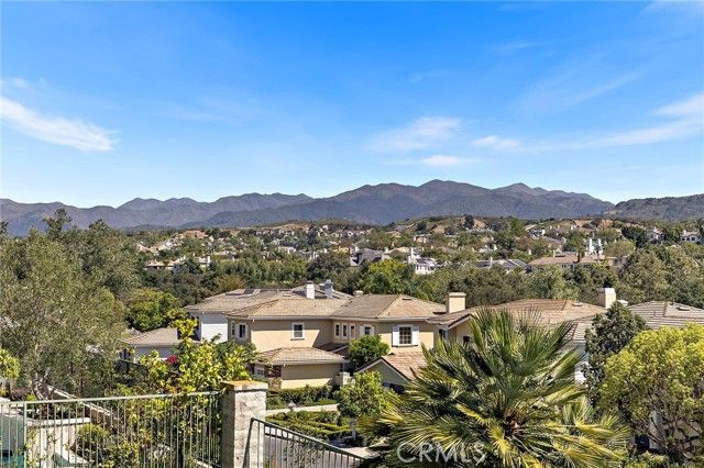 20 Edgewood, Laguna Hills, CA 92679