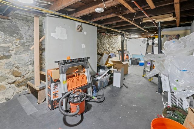 16 Court Street, Lowell, MA 01852