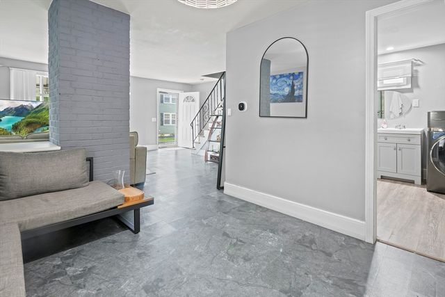 16 Court Street, Lowell, MA 01852