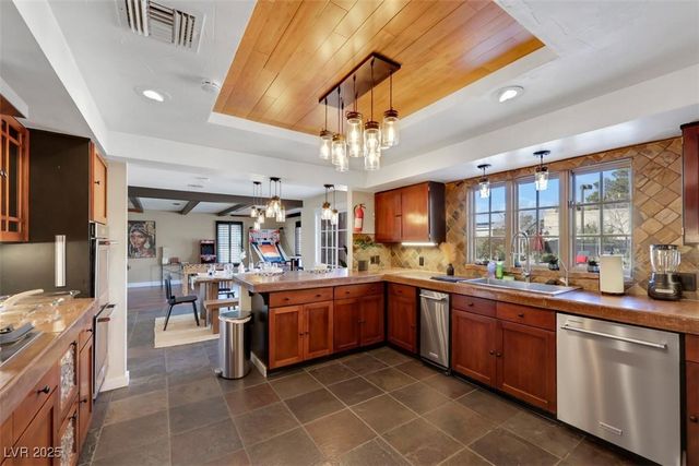 7470 Eldora AV, Las Vegas, NV 89117