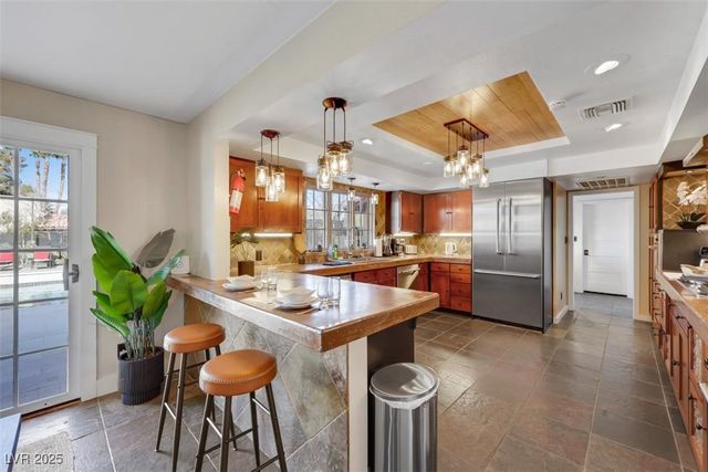 7470 Eldora AV, Las Vegas, NV 89117