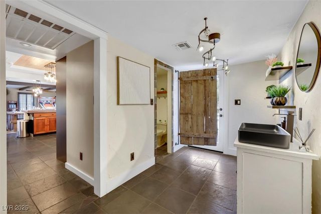 7470 Eldora AV, Las Vegas, NV 89117