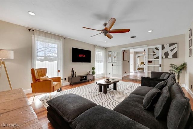 7470 Eldora AV, Las Vegas, NV 89117